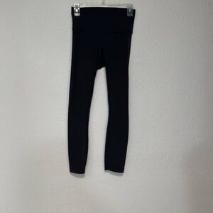 Lulu lemon black leggings size 6 slightly used but in perfect condition